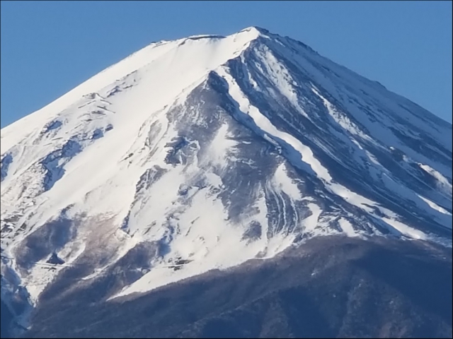 新元号『令和』の時代が始まります。
世界遺産の富士山が益々注目を浴びそうです♪