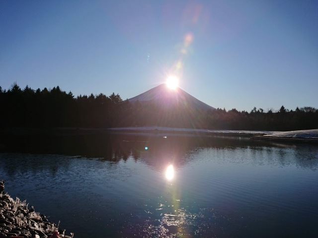 富士本栖湖リゾートからのダイヤモンド富士